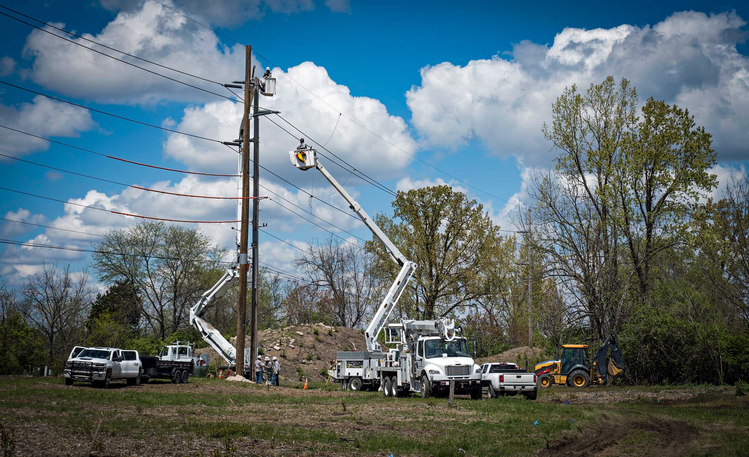 Hydro pole and power line services in Eastern Ontario